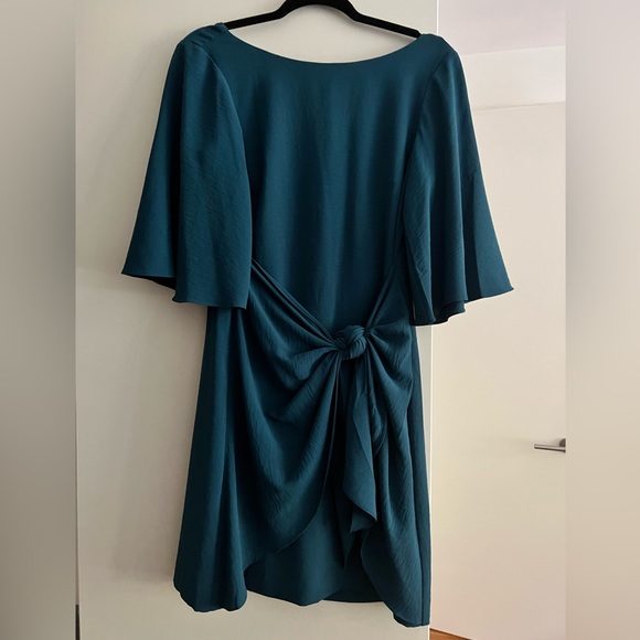 Vince Camuto Washer Tie Waist Crepe Dress - Picture 2 of 2